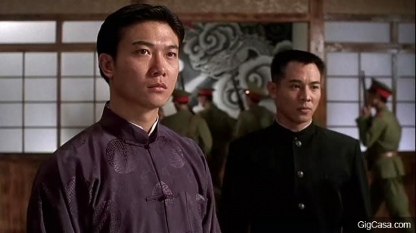 也在同一年,在tvb与郑秀文主演电视剧《大头绿衣斗僵尸》,那时,僵尸