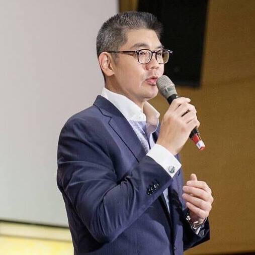 曾祖连雅堂,祖父连震东.